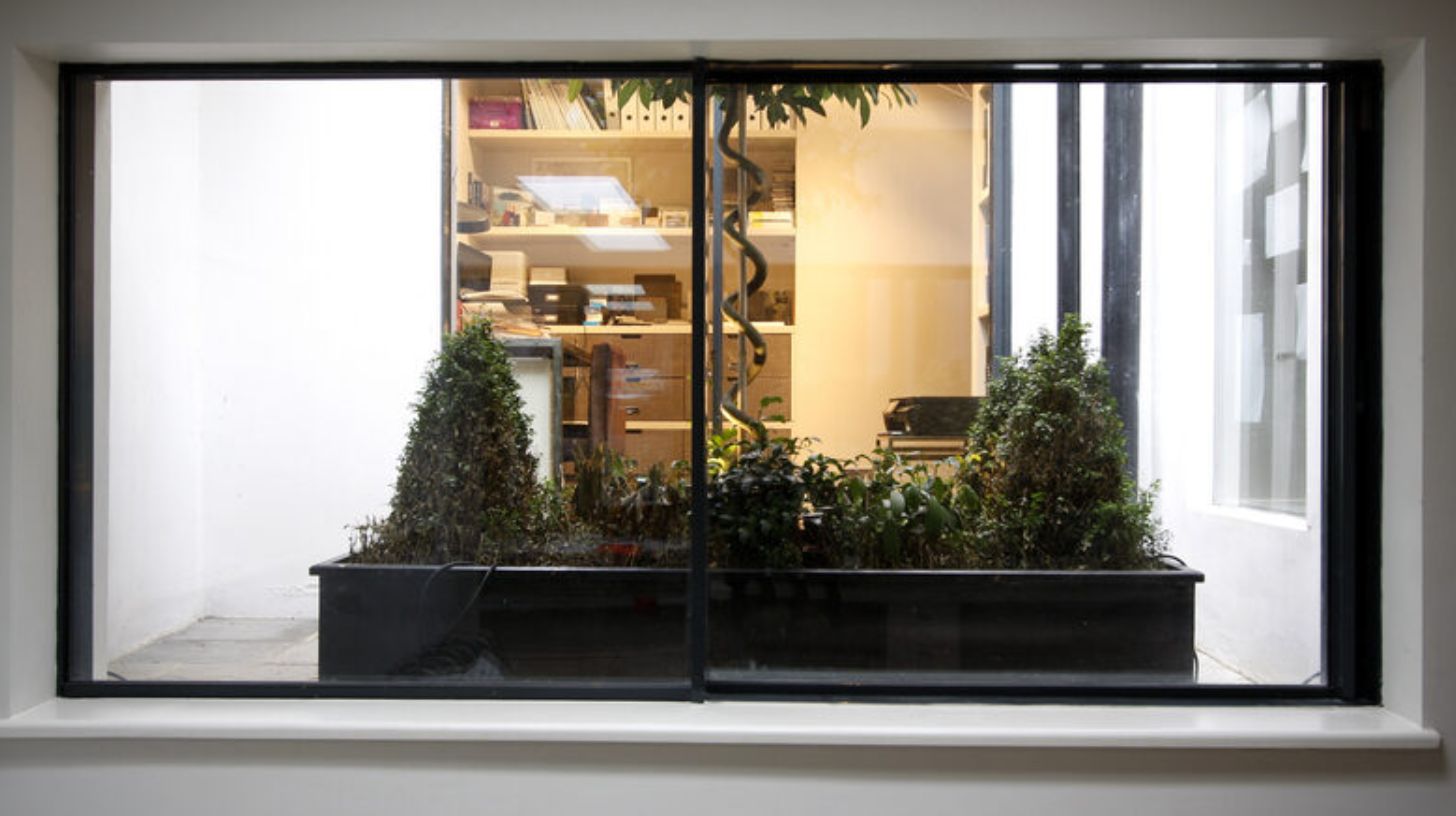 Slim Frame Sliding Windows